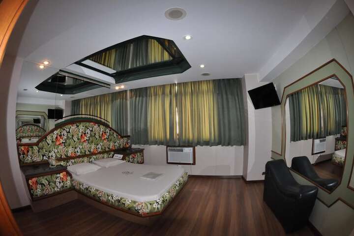 Room 18 of 34