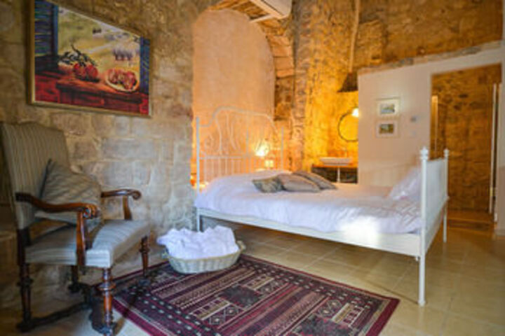Room 7 of 13