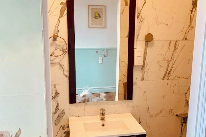 Room 10 of 75