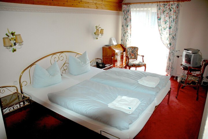 Room 3 of 32