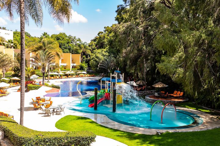 Hotel with Pool