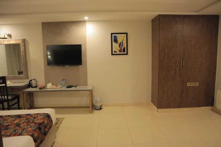 Room 13 of 50