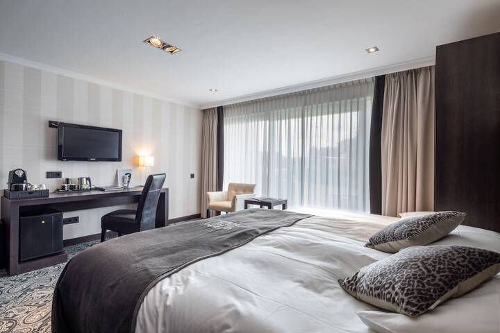 Room 2 of 23