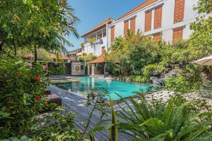 Hotel Pool