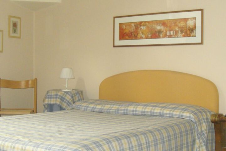 Room 6 of 13