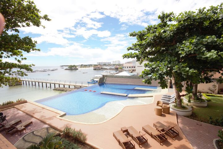 Pool Hotel