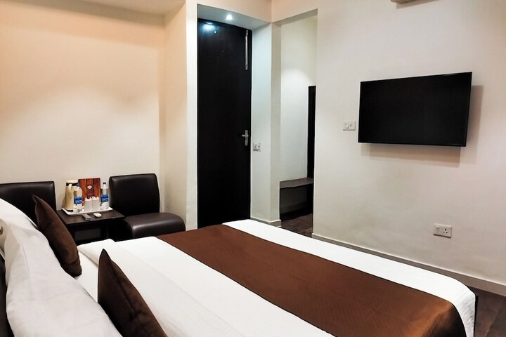Room 2 of 18