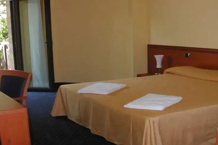 Room 2 of 2