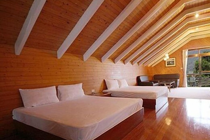 Room 10 of 42