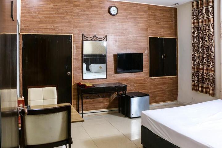 Room 44 of 68