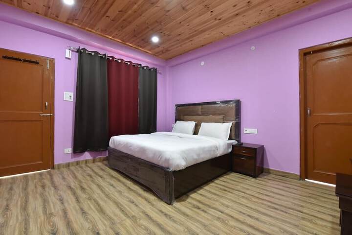 Room 6 of 25