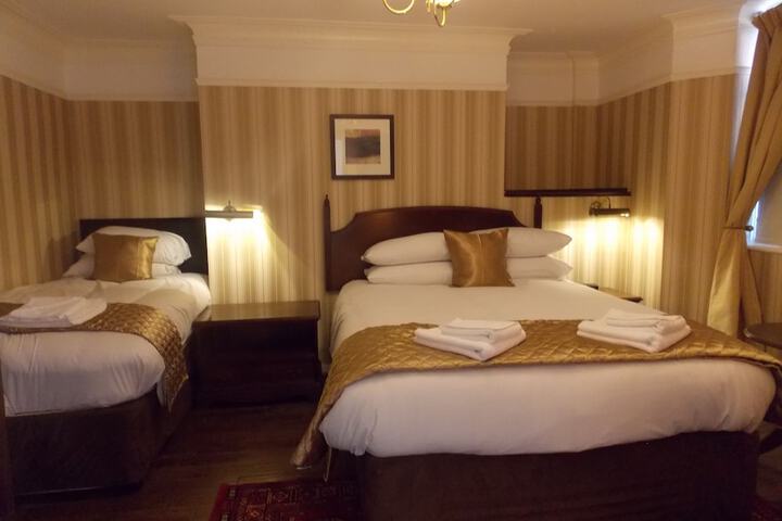 Room 4 of 37