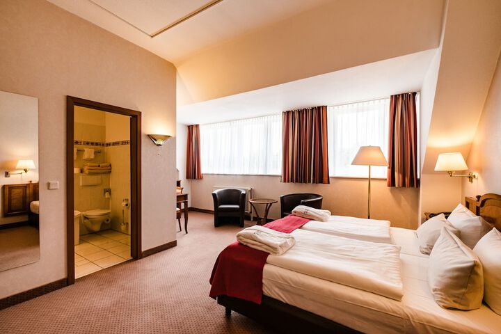 Room 13 of 79