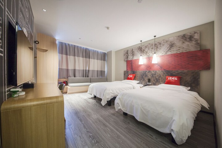 Room 10 of 23