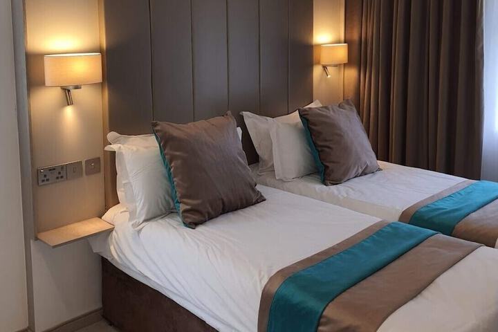 Room 3 of 48