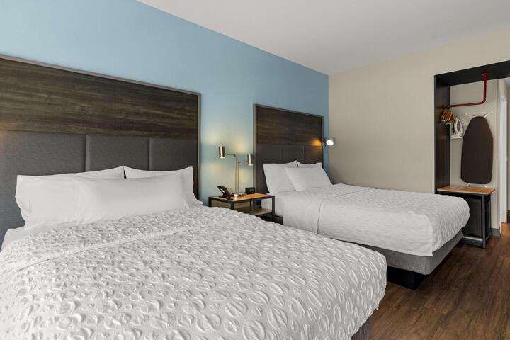 2 Queen Beds with Walk in Shower (7 of 14)