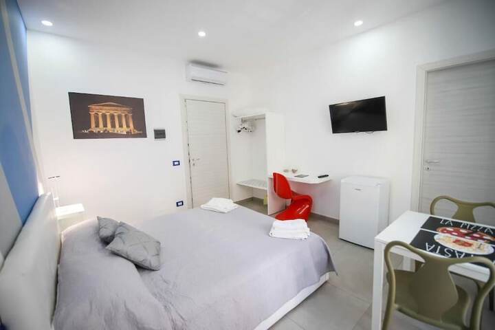 Room 6 of 24