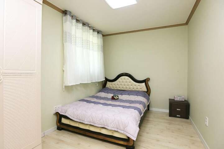 Room 2 of 39