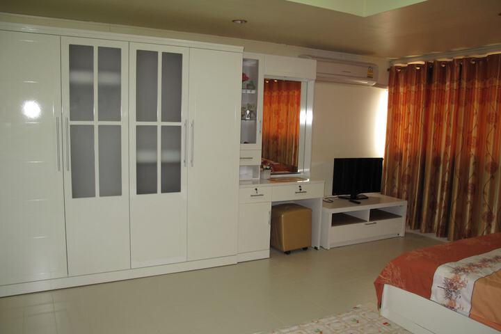 Room 28 of 44