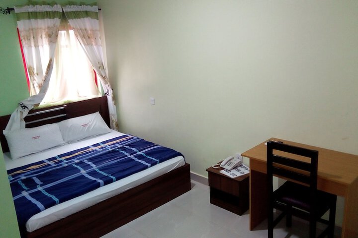 Room 8 of 14