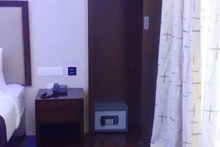 Room 9 of 70