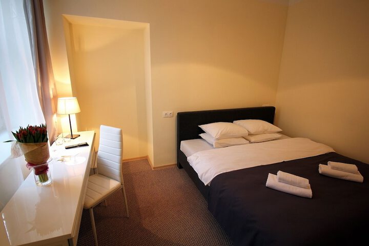 Room 3 of 46