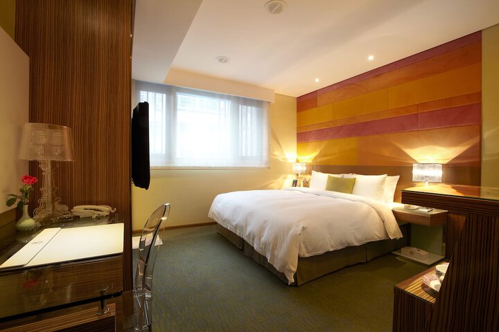 Room 6 of 56