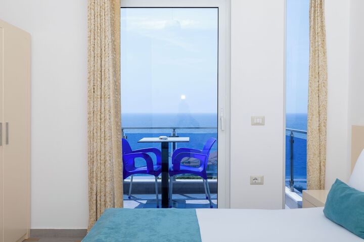 Room 25 of 100
