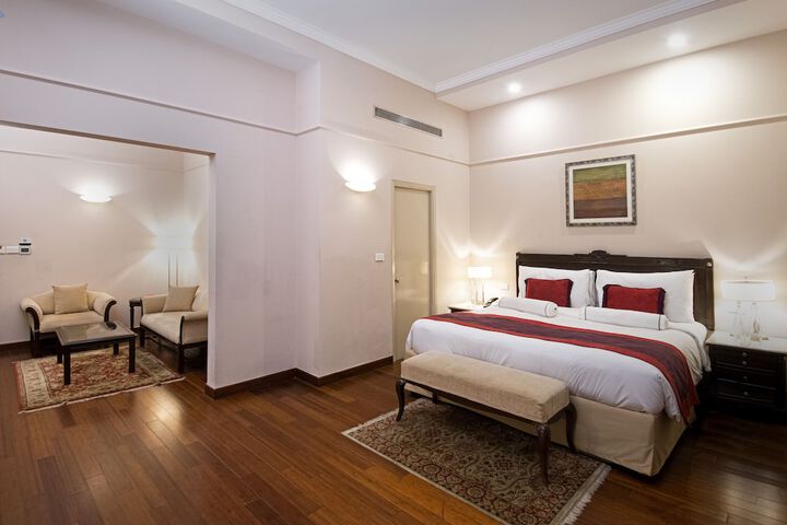 Room 34 of 159