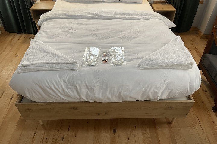 Room 9 of 100