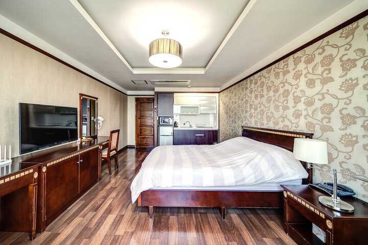 Room 6 of 39