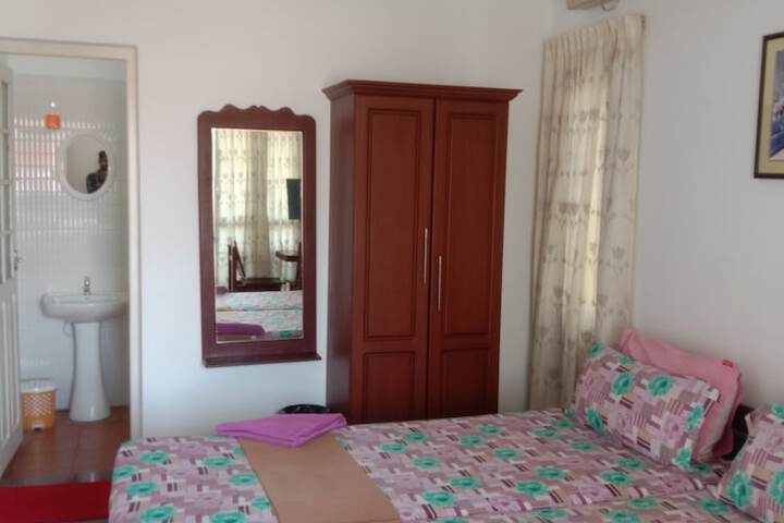 Room 17 of 34