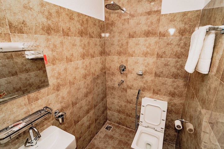 Room 14 of 65