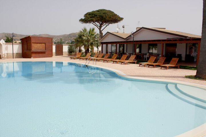 Hotel Pool
