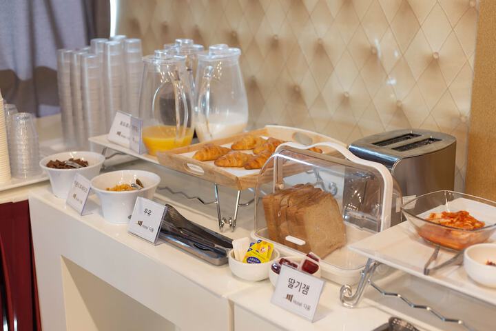 Breakfast/Coffee Service 42 of 48