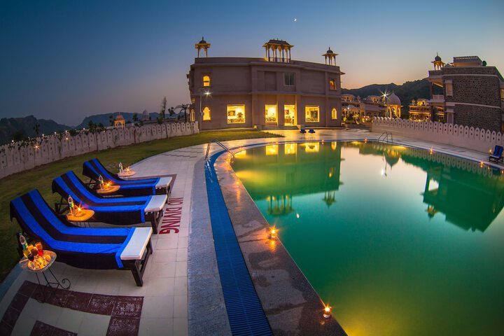 Pool Hotel