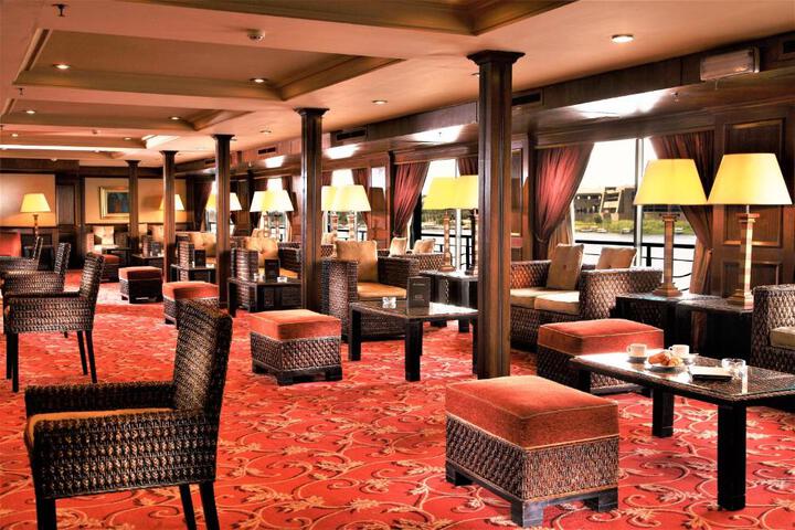 Lounge 8 of 15