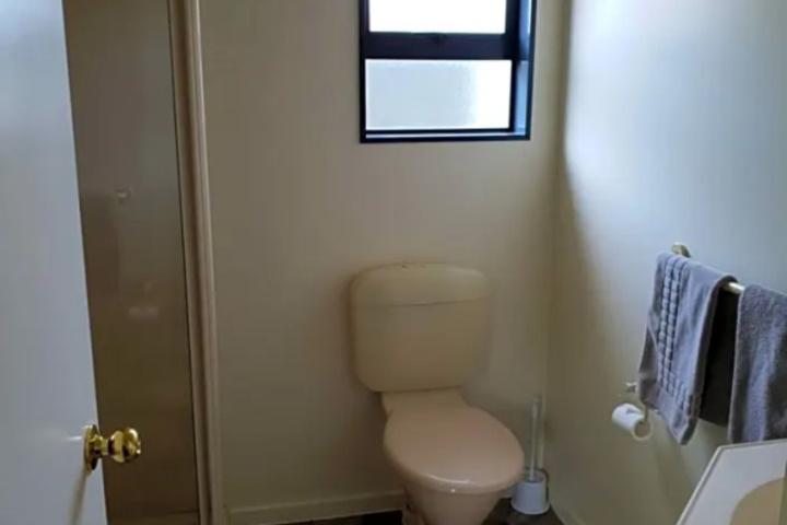 Room 10 of 14