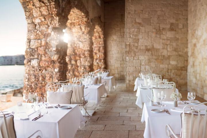 Dining 72 of 98