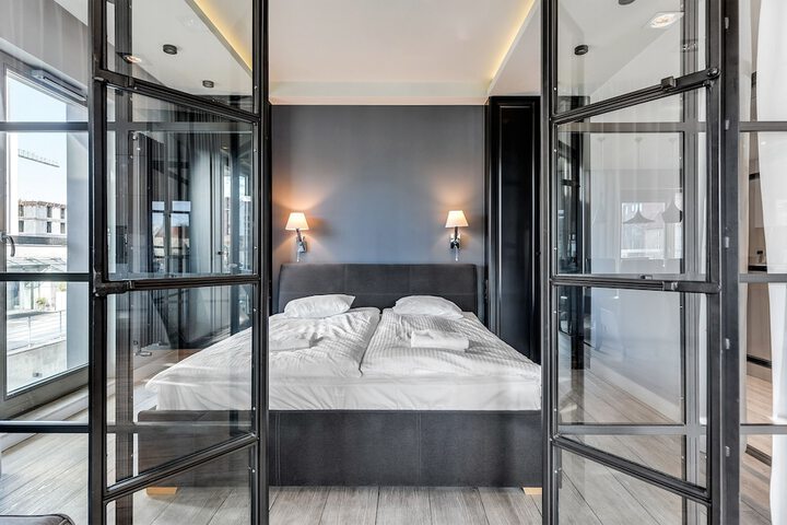 Room 55 of 183