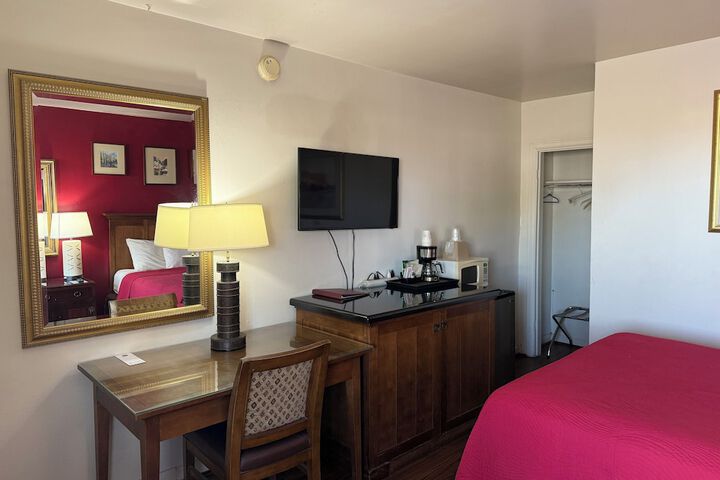 Room 3 of 17