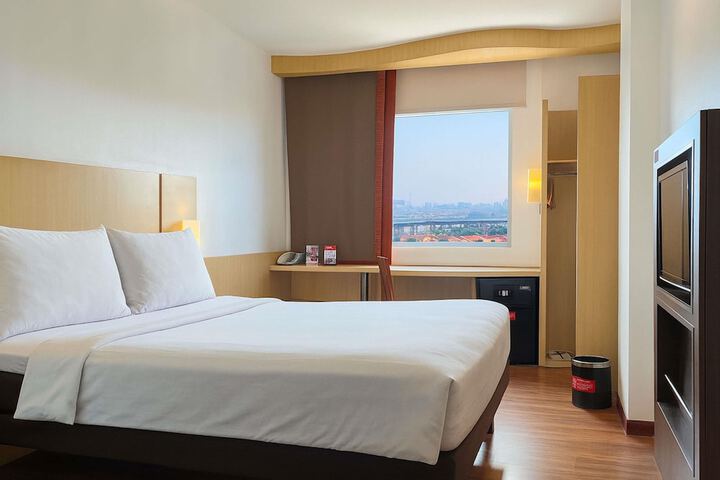 Room 7 of 35