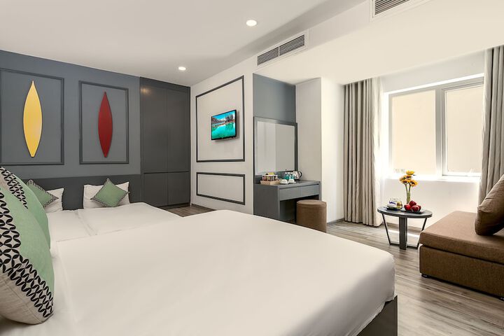 Room 10 of 103