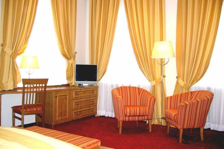 Room 3 of 13