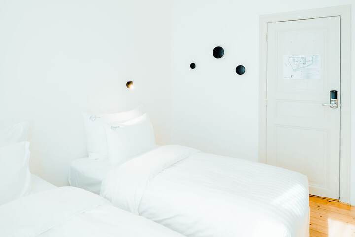 Room 22 of 65