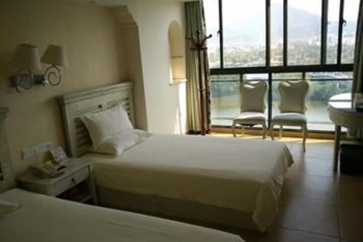 Room 13 of 17