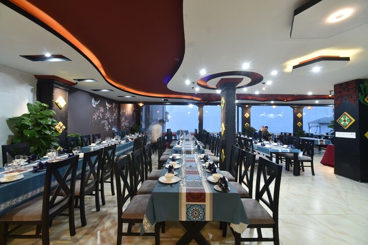 Dining 56 of 64