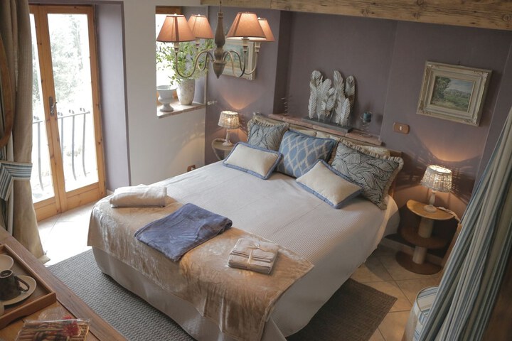 Room 2 of 27