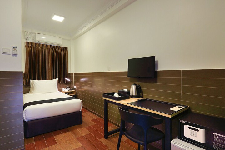 Room 10 of 37
