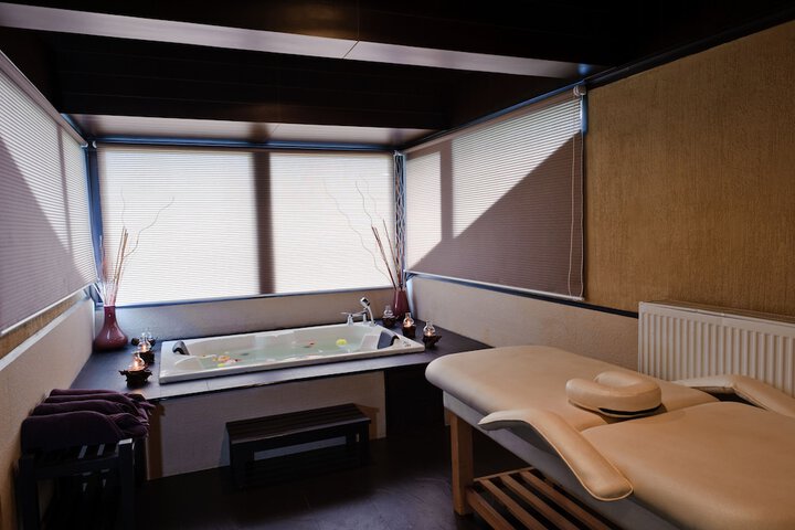 Spa 54 of 85